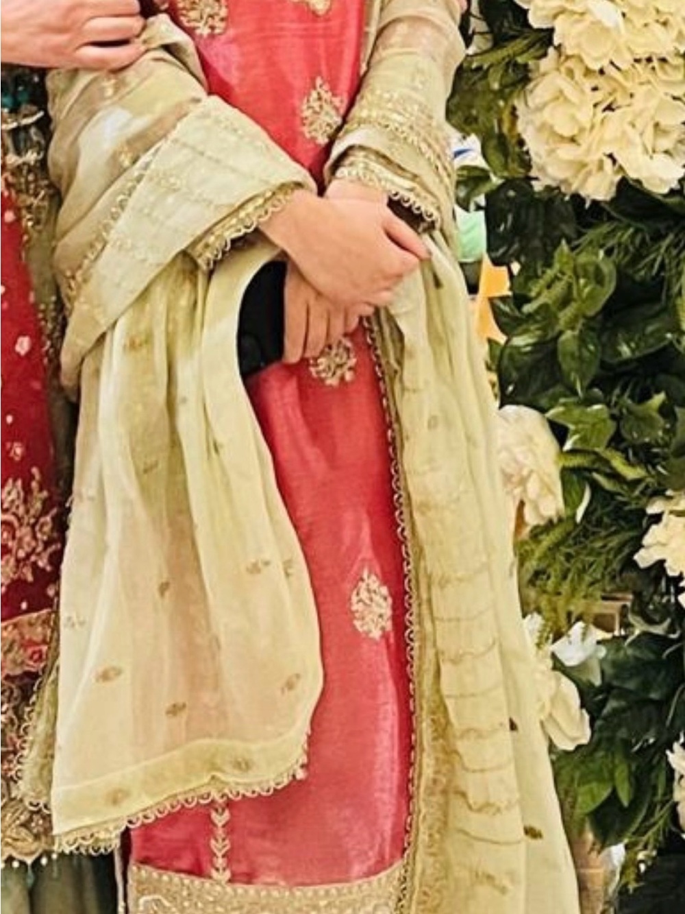 Beautiful Lashkara dress with skinny pants